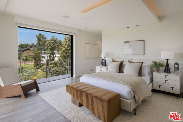 5751 Valley Oak Drive, Los Angeles CA: https://media.crmls.org/mediaz/68632dc6-2a8a-402b-b762-edd36c405d5f.jpg