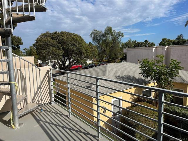 256 B Ave, Coronado CA: https://media.crmls.org/mediaz/6863ba58-051d-4147-88be-68926ac8abbb.jpg