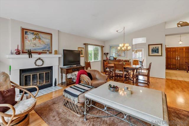 4148 Caminito Terviso, San Diego CA: https://media.crmls.org/mediaz/6863c78b-6c9f-43b5-8ab6-d7f924d1e18a.jpg