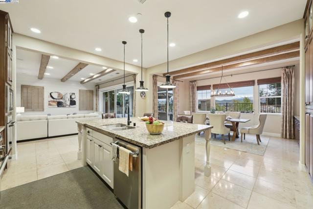 3885 Highpointe Ct, Dublin CA: https://media.crmls.org/mediaz/686469ff-4497-485b-a1e3-f574ae3fa999.jpg