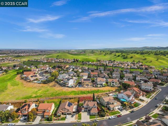 2762 St Andrews Dr, Brentwood CA: https://media.crmls.org/mediaz/686478f3-3168-4dfd-ac2b-33ef4da37d91.jpg