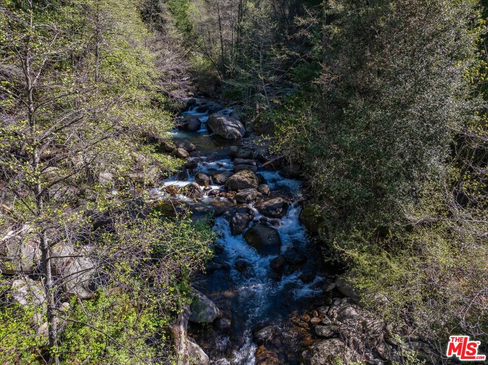 https://media.crmls.org/mediaz/6864dbe3-d8bb-40da-891c-28bfc3e164fa.jpg?preset=X-Large