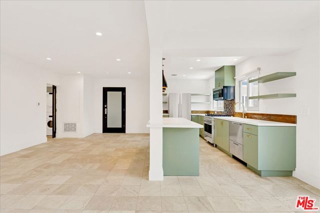 210 S Hamilton Drive, Beverly Hills CA: https://media.crmls.org/mediaz/68655488-421a-4653-922c-31c29701920d.jpg