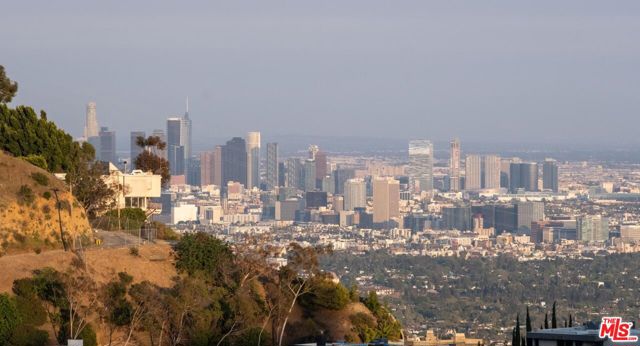 2183 Sunset Plaza Drive, Los Angeles CA: https://media.crmls.org/mediaz/68655a04-5e93-4c2b-80a7-545ba798fc95.jpg