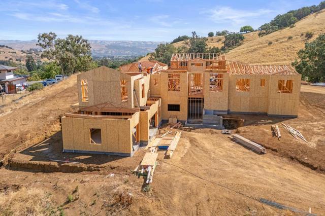 1075 Rose Orchard Place, Morgan Hill CA: https://media.crmls.org/mediaz/6865de49-7247-413c-97a6-0b59cdecee55.jpg