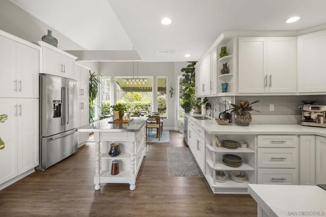 2708 Grove Ave, Carlsbad CA: https://media.crmls.org/mediaz/686643b1-d079-4f6d-9617-e42d5769f44f.jpg