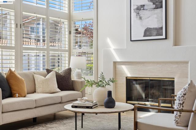 Image 7 of 60 For 674 Crystal Ct