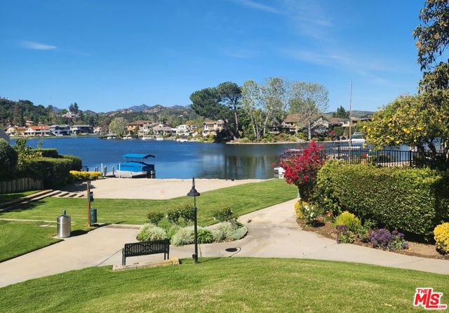 32134 Beachlake Lane, Westlake Village CA: https://media.crmls.org/mediaz/68677ade-2f3c-4981-92f8-7cf76e87d8aa.jpg