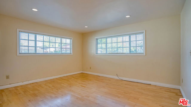 9631 CRYSTAL VIEW Drive, Tujunga CA: https://media.crmls.org/mediaz/6867bbee-eff9-4c16-9f30-073fc8233e39.jpg