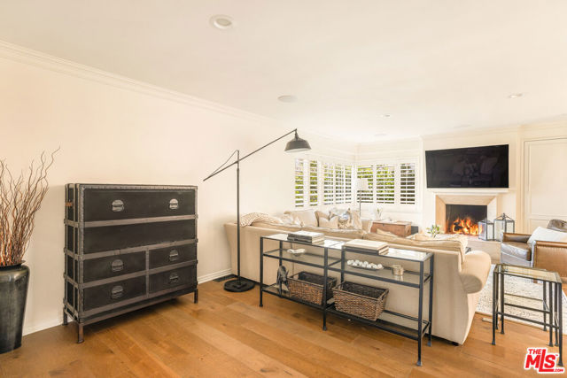 678 Loring Avenue, Los Angeles CA: https://media.crmls.org/mediaz/6867c03b-5fdb-41c7-8eec-fff9782c47e0.jpg