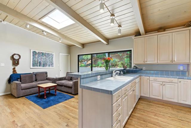 2935 Sherwood Drive, San Carlos CA: https://media.crmls.org/mediaz/6867d85c-16d6-479c-9fd5-21be0b88d6ee.jpg