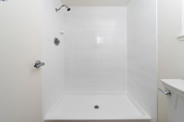 5644 ALHAMBRA HILLS CT, Martinez CA: https://media.crmls.org/mediaz/6867f49d-a92e-4eb3-87e4-38394659fa07.jpg