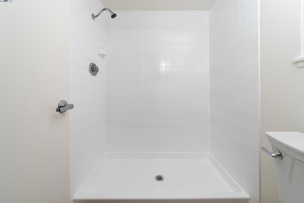 https://media.crmls.org/mediaz/6867f49d-a92e-4eb3-87e4-38394659fa07.jpg?preset=X-Large