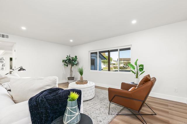 6802 MAURY DR, San Diego CA: https://media.crmls.org/mediaz/6867f83c-235d-451c-bd3b-cf6638c4a9aa.jpg