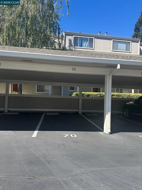 2723 Oak Rd, Walnut Creek CA: https://media.crmls.org/mediaz/68691c19-0c80-4dad-bdac-91f8b2b9108e.jpg