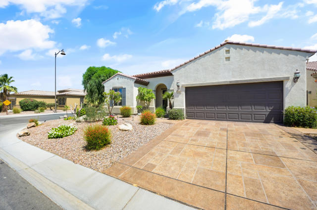 81662 Corte Valdemoro, Indio CA: https://media.crmls.org/mediaz/686964b9-b132-41dc-be47-6d5dc4a2b371.jpg