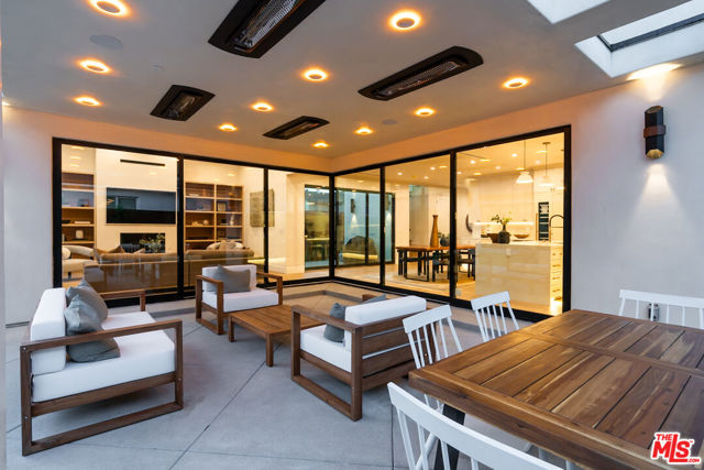 3076 Glenhurst Avenue, Los Angeles CA: https://media.crmls.org/mediaz/68698f5f-35a8-4848-aafa-2e5a53dfa869.jpg