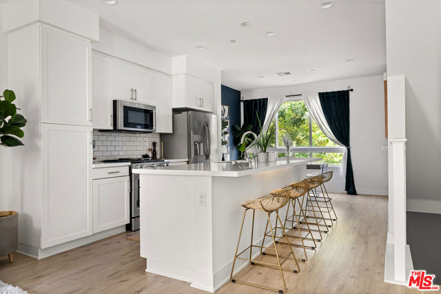 118 S Avenue 50, Los Angeles CA: https://media.crmls.org/mediaz/6869cf05-534d-49b2-bff1-75b3644d8c26.jpg