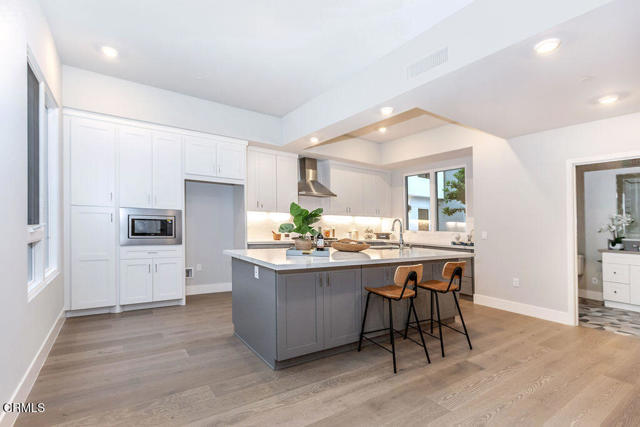 719 S Marengo Avenue, Pasadena CA: https://media.crmls.org/mediaz/6869db4a-a25e-4663-b81f-492b4f3c1ec1.jpg