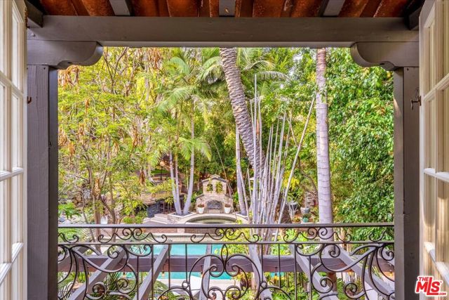 2276 La Granada Drive, Los Angeles CA: https://media.crmls.org/mediaz/686a112c-875f-410c-9a05-ac2890509c40.jpg