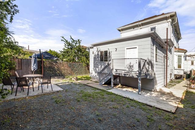 3411 Adeline St, Oakland CA: https://media.crmls.org/mediaz/686a90d4-a004-44de-9347-7ca8dd051a9d.jpg