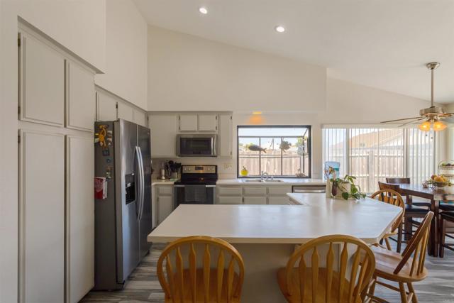 Detail Gallery Image 13 of 31 For 4413 Point Degada, Oceanside,  CA 92058 - 4 Beds | 2 Baths