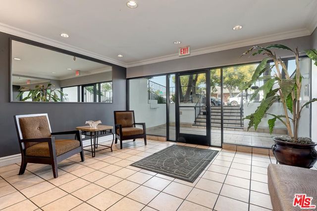4140 Warner, Toluca Lake CA: https://media.crmls.org/mediaz/686ba378-1bbe-4af2-a771-74b6264348d3.jpg