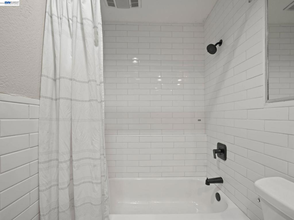 https://media.crmls.org/mediaz/686be8e0-9d5c-46e2-ab32-f77a67bf6719.jpg?preset=X-Large