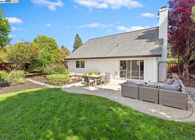 2752 Morgan Dr, San Ramon CA: https://media.crmls.org/mediaz/686c3d03-40f0-4bfd-a93a-072b9f34141c.jpg