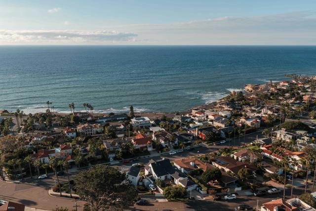 1011 Devonshire Drive, San Diego CA: https://media.crmls.org/mediaz/686c87f8-c69f-4f53-8773-11d44e1fabea.jpg