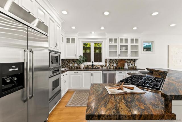 261 G Ave, Coronado CA: https://media.crmls.org/mediaz/686cc961-e893-4020-91c9-910e83ecd12d.jpg