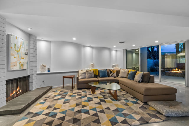 Image 9 of 60 For 76080 Fairway Drive