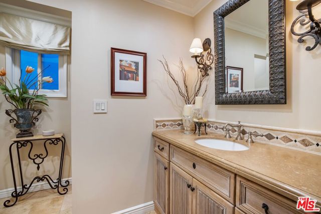 Drew Fenton | 585 Lorna Lane Los Angeles CA | MLS: 7287808