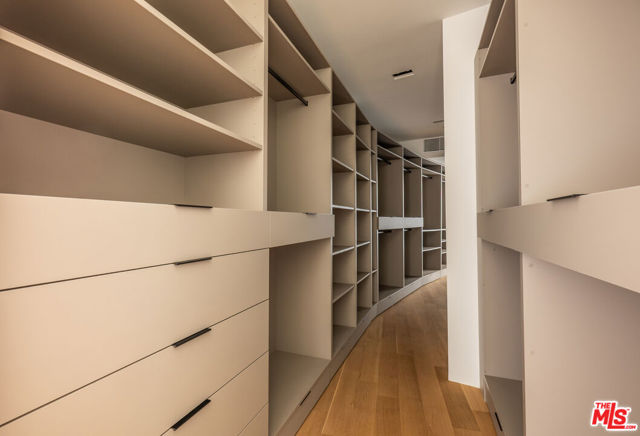 9277 Thrush Way, Los Angeles CA: https://media.crmls.org/mediaz/686de840-3e38-4432-9afd-6ce39d0d4c92.jpg