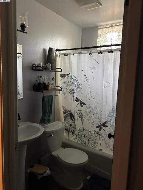 5913 Woodleigh Dr, Carmichael CA: https://media.crmls.org/mediaz/686e7aa3-5ca5-4d05-9382-2937d9ad4a85.jpg
