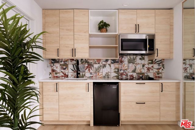 2913 Dell Avenue, Venice CA: https://media.crmls.org/mediaz/686ebf55-9721-45e7-b904-0b10a4a1ab84.jpg