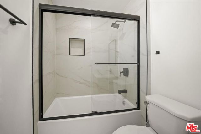 910 N Hudson Avenue, Los Angeles CA: https://media.crmls.org/mediaz/686ed43a-abc5-4e72-9839-9fb961f10000.jpg