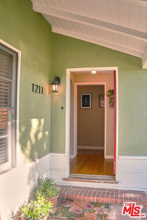 1211 Norton Avenue photo 3