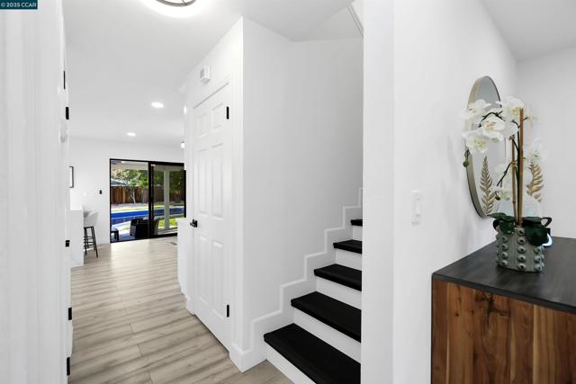 27 Briarwood Ct, Brentwood CA: https://media.crmls.org/mediaz/686f00be-40fd-466d-9a7a-883b8ca3f91e.jpg