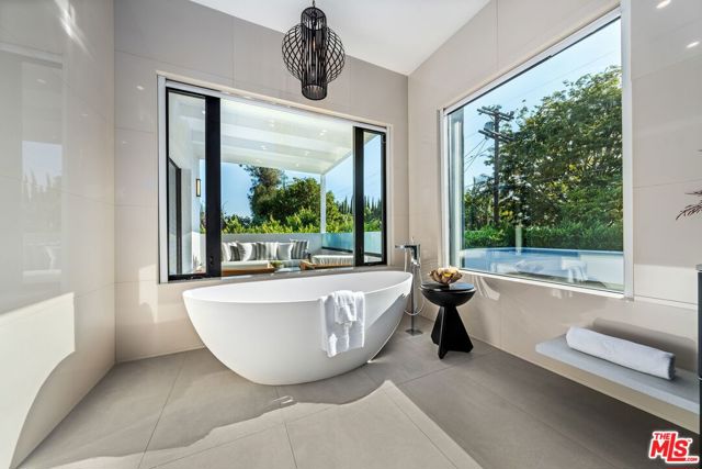 5 Bed Home for Sale in Los Angeles, California