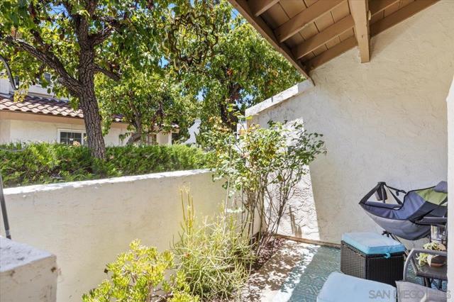 1651 S Juniper, Escondido CA: https://media.crmls.org/mediaz/686f3ef8-9281-4f35-9516-b2ffa740a18c.jpg