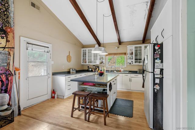 4426 MODEL A FORD LANE, El Cajon CA: https://media.crmls.org/mediaz/686f56b1-376d-446c-8421-35053cf7c0d6.jpg