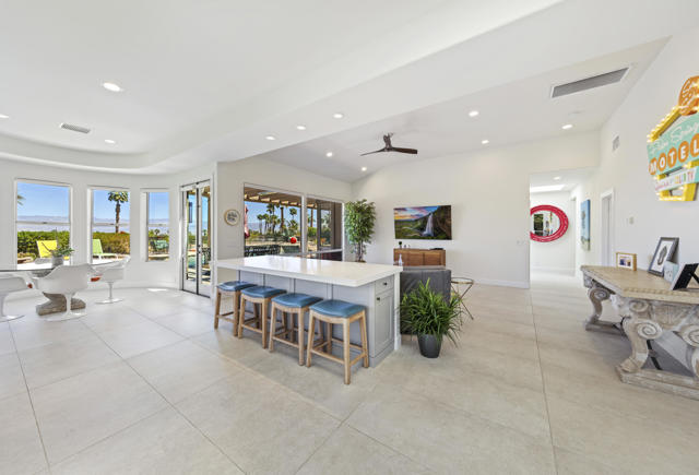 73042 Galleria Court, Palm Desert CA: https://media.crmls.org/mediaz/686febb5-f225-46b9-9429-5190c89de2f0.jpg