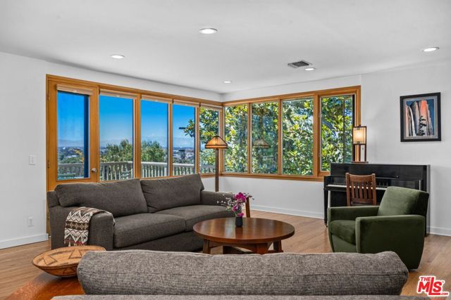 13201 Cheltenham Drive, Sherman Oaks CA: https://media.crmls.org/mediaz/686ffa7d-b1cb-4882-a2d7-a3484f3d9f6d.jpg