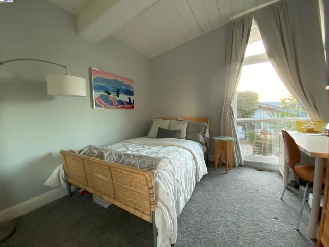 588 E Angela St, Pleasanton CA: https://media.crmls.org/mediaz/68703cc0-e778-4fc8-8df7-d125da933f48.jpg
