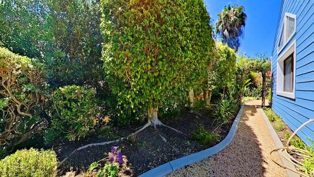 2618 Unicornio Street, Carlsbad CA: https://media.crmls.org/mediaz/6870470b-66c2-4dea-a885-6eb052b92453.jpg