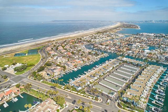 105 Antigua Ct, Coronado CA: https://media.crmls.org/mediaz/68705524-667d-4f92-a757-b51da41697f9.jpg