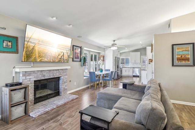 2431 Bobcat Gln, Escondido CA: https://media.crmls.org/mediaz/687103f9-c4b1-492b-b0ee-dacc58b2e5c7.jpg