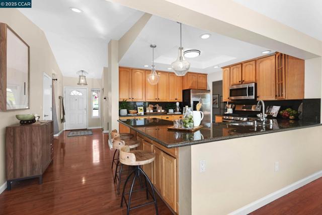 2460 Sky Rd, Walnut Creek CA: https://media.crmls.org/mediaz/68711ac7-ffe6-4b6f-a0a9-97e665abd46a.jpg