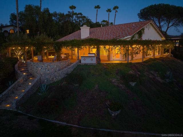 2610 Sunset Hills, Escondido CA: https://media.crmls.org/mediaz/687121bf-91d7-409f-baf0-b19278676171.jpg